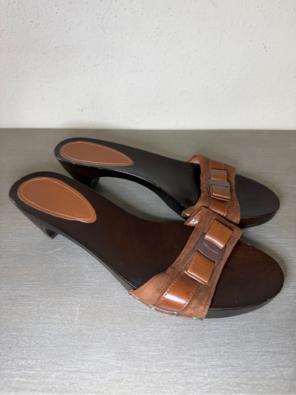 Salvatore Ferragamo Brown Suede and Leather Vara Bow Wood Slide Sandals Size 8.5